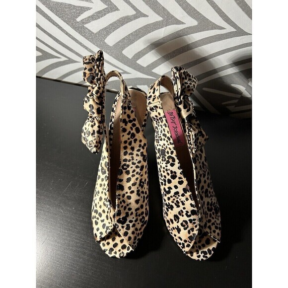 Betsey Johnson Irving Heels Leopard Animal Print big bow mobwife Shoes Size 6.5 - Picture 3 of 7